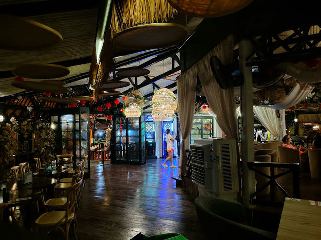 Juhouse: Island Vibes & Tasty Bites
