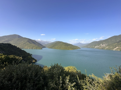 Zhinvali Water Reservoir／ジンヴァリ貯水池｜“コーカサスの碧水が