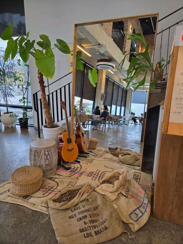여름향기 가득한 포토존이 예쁜 무안 정원카페💛