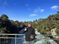 🌊 Huka Falls｜用爆發力演奏的藍色水交響曲 
