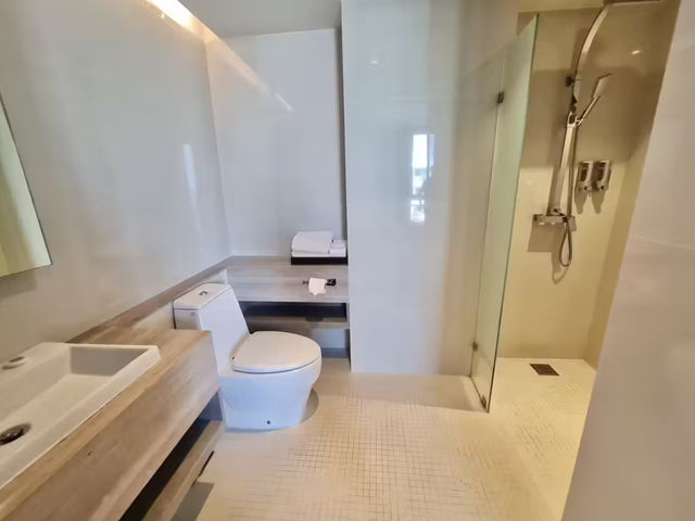 Cross Vibe Pattaya Seaphere โรงแรมสวยพัทยา 