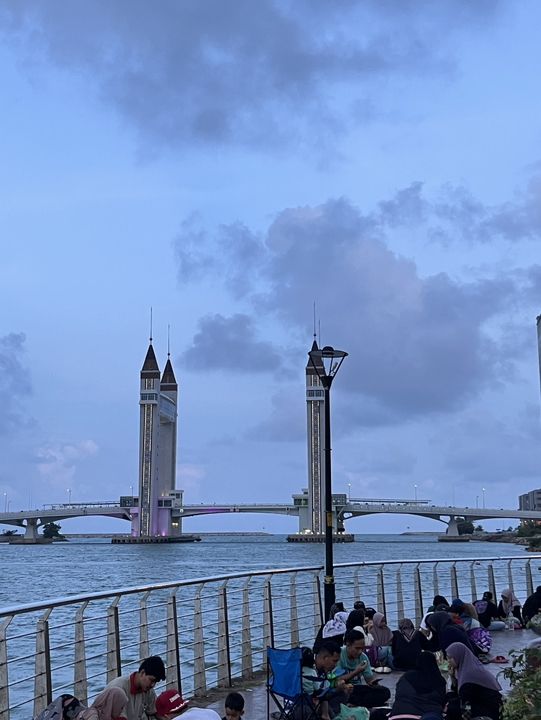 🏛️ Terengganu’s Royal Walk: Palaces, Bridges & Temples by the Sea 🕌🌉🏮