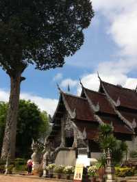 วัดเจดีย์หลวงวรวิหาร วัดเก่าที่ห้ามพลาด