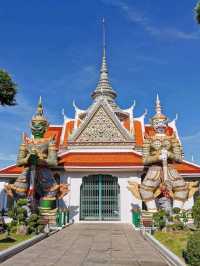 Chasing Sunrises at Wat Arun – Bangkok’s Temple of Dawn