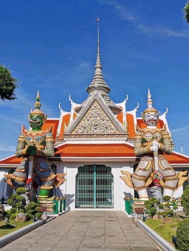 Chasing Sunrises at Wat Arun – Bangkok’s Temple of Dawn