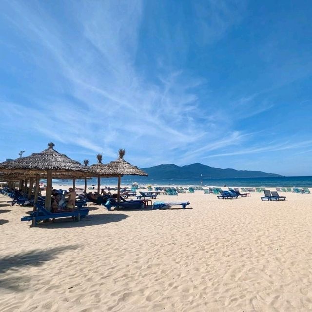 🌴 다낭 미케비치에서 만난 푸른 바다와 여유로운 하루