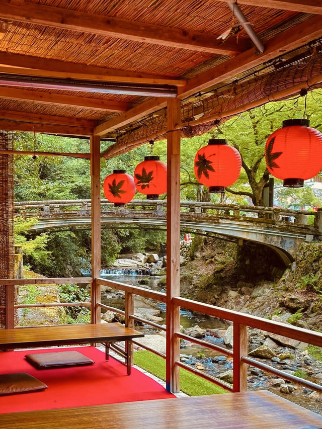 Minoh (箕面) – Osaka’s Nature Escape: Waterfalls, Maple Leaves & Craft Beer** 🍁🌿