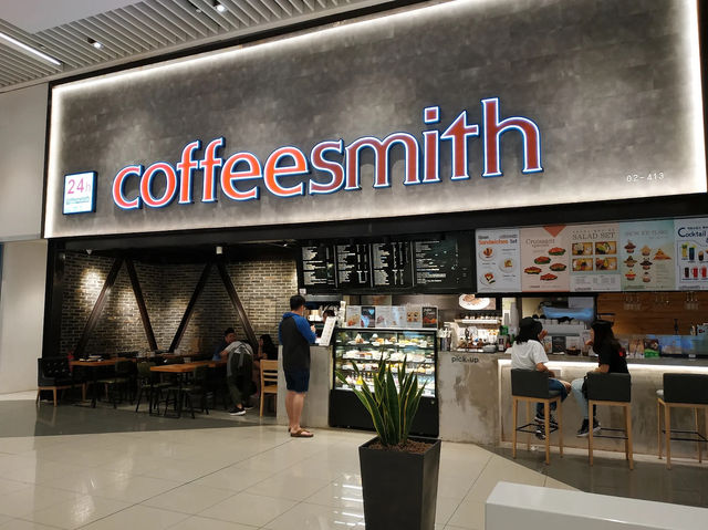 ☕ Coffeesmith (Suntec City) — Strong Coffee, Crispy Waffles & Chill Mall Escape