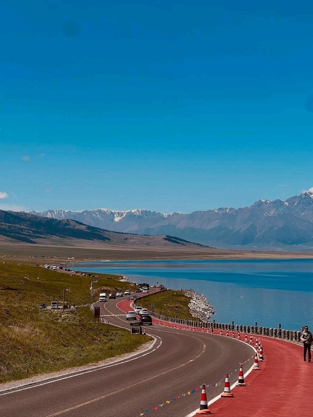 Sayram Lake in Xinjiang, Blue Water and Pure Chill