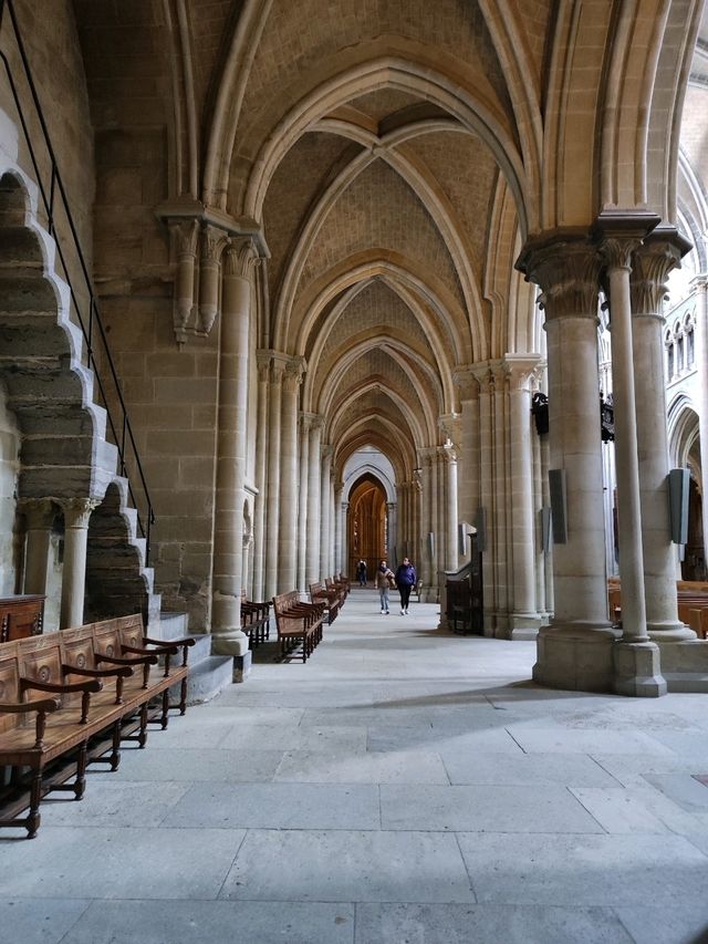 🕍 Lausanne Cathedral – A Gothic Masterpiece Overlooking Lake Geneva