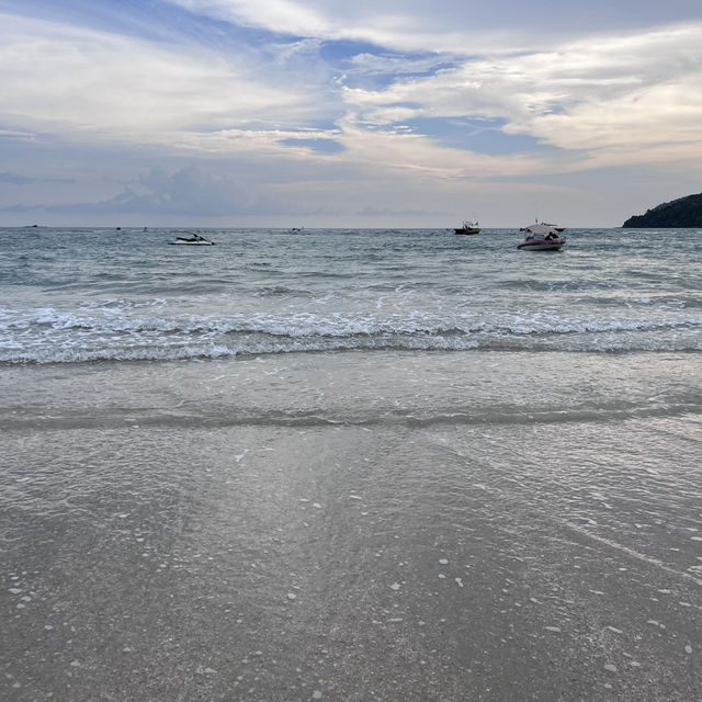 🌴 Pantai Cenang Is Where Island Dreams Come True in Langkawi