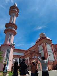 🕌 UMS Pink Mosque in Sabah Feels Like a Dream in Rosy Light