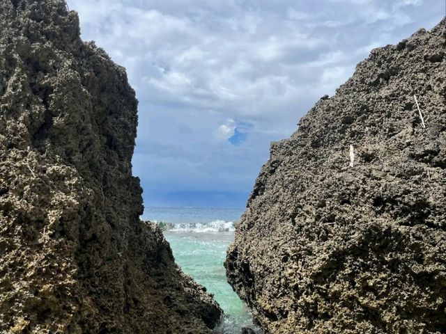🌊 小琉球地標打卡｜花瓶岩 Vase Rock，一秒認出的奇岩守門員！