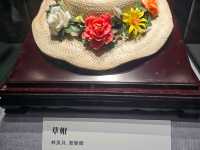 Beautiful porcelain and paintings at China Art Museum