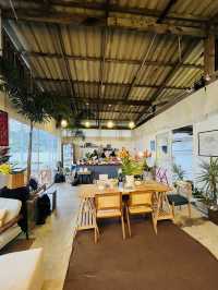 Take a rest คาเฟ่ริมทะเล จันทบุรี นั่งเพลินทั้งวัน