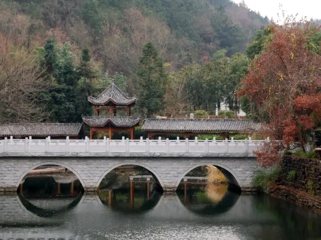 Mu Lan Tian Chi: A Day Trip to Wuhan, China