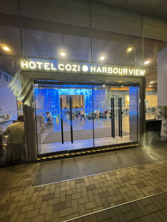 870港幣一晚，180度安靜飽覽觀塘夜晚海濱景致！