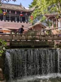 Huanglongxi Ancient Town มีอายุมากกว่า 1,700 ปี