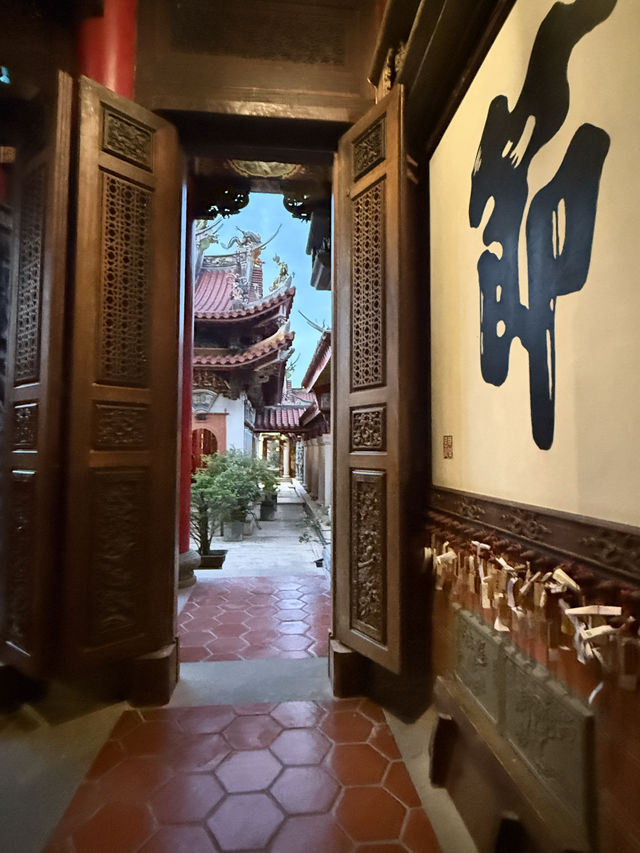 雲林虎尾持法宮｜「恭敬威嚴五文昌殿 ‧ 一拜頂禮寄心志，文運隨香起清明」