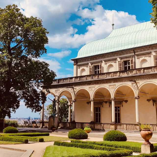 Royal Solitude: A Solo Explorer's Guide to Prague Castle 🏰 Royal Solitude: A Solo Explorer's Guide to Prague Castle 🏰