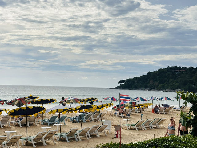 พักผ่อนสุดฟินที่หาดกะรน ความงามของทะเลภูเก็ต