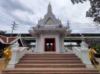 พามาสักการะสถานที่ศักดิ์สิทธิ์เมืองนนทบุรี