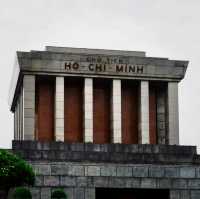 เยือนสุสานโฮจิมินห์ สถานที่ประวัติศาสตร์เวียดนาม