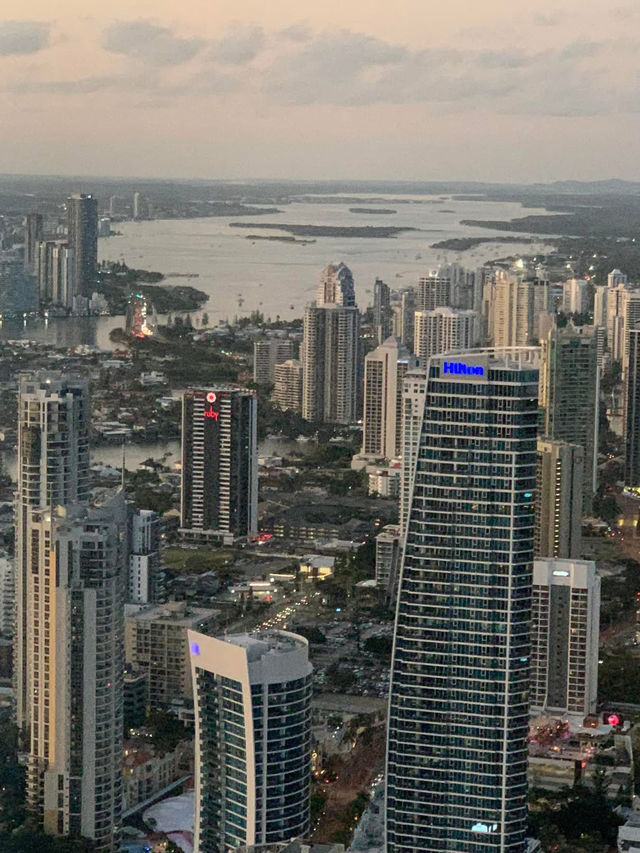SkyPoint 觀景台：高空視野下的黃金海岸 ✨
