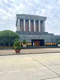 เยือนสุสานโฮจิมินห์ สถานที่ประวัติศาสตร์เวียดนาม