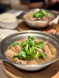 在鬧市中挖到一家性價比煲仔飯