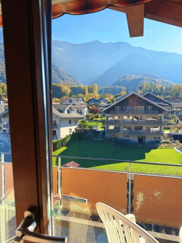 Sunny Peaks View⛰️