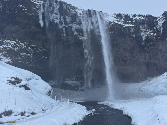 🌊✨ SELJALANDSFOSS – THE WATERFALL YOU CAN WALK BEHIND! 🌊✨ SELJALANDSFOSS – THE WATERFALL YOU CAN WALK BEHIND!