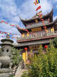 A Quiet Temple Moment in the Middle of Zhujiajiao 🕯️