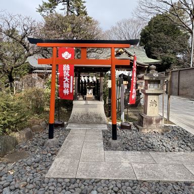 Futatenjinja Shrine] A shrine in Chofu where the gods of medicine