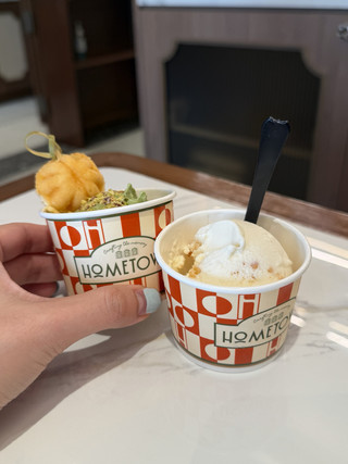 🍦 โฮมทาวน์ กาลาโต้ — ไอศกรีมโฮมเมดทำด้วยรัก 🤎
กำลังมองหาของหวานทานเล่นระหว่างเที่ยวชมเมืองเก่ากรุงเทพฯ อยู่หรือเปล่า? มาคลายร้อนกับไอศกรีมโฮมเมดแสนอร่อยของเราสิ! ✨
🍨 ทำเองสดใหม่
🤎 เนียนนุ่ม ครีมมี่ และเต็มไปด้วยรสชาติ
😋 มีให้เลือกหลากหลายรสชาติ
📍 ตั้งอยู่ใกล้สถานีรถไฟฟ้าสามยอด
ไม่ว่าคุณจะเที่ยวชมเมือง ถ่ายรูป หรือแค่อยากทานไอศกรีมอร่อยๆ สักถ้วย แวะมาที่โฮมทาวน์ กาลาโต้ แล้วให้รางวัลตัวเองกันเถอะ! 🍦💕
มาเยี่ยมชมเราและค้นหารสชาติโปรดใหม่ของคุณกัน! 🤎
#โฮมทาวน์กาลาโต้ #ไอศกรีมโฮมเมด #เจลาโต้ #รถไฟฟ้าสามยอด #สามยอด #เมืองเก่ากรุงเทพฯ #คาเฟ่กรุงเทพฯ #ของหวานกรุงเทพฯ #อาหารไทย #ของหวานไทย