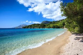 Пляж Ливади: Ваш сказочный отдых на Албанской Ривьере 🏖️✨