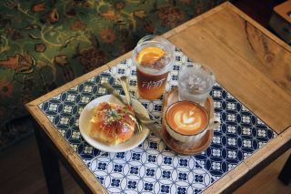 Salak Cafe • スラック・カフェ。