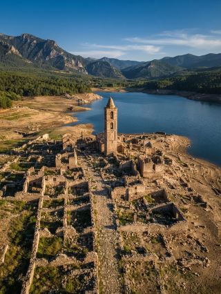 San Romà de Sau, Spain – The Sunken Village Whose Spire Still Stands 🌊🏰