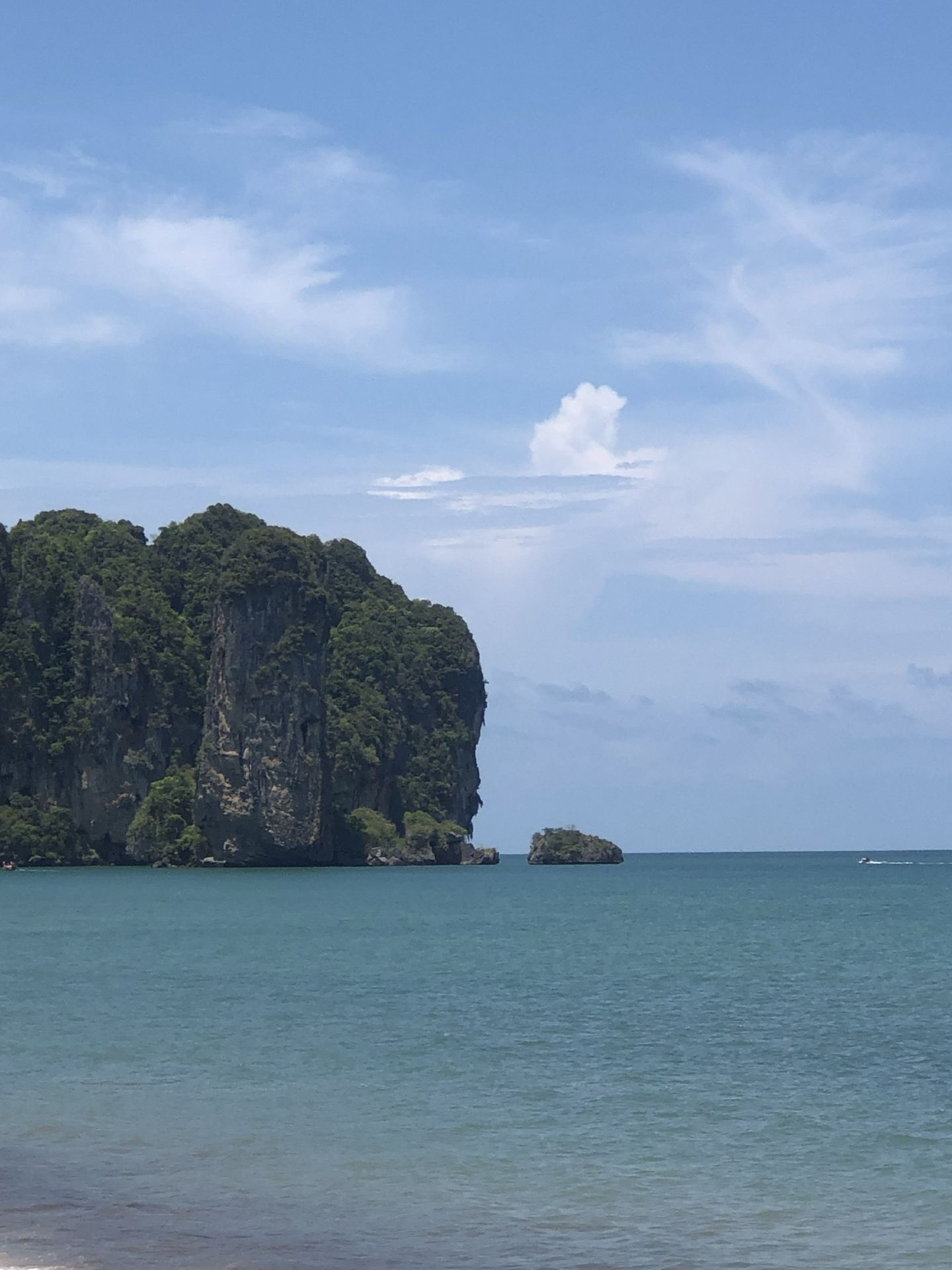 アオナン（Ao Nang）：クラビの海が誇る、楽園の島々への玄関口