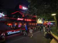 白天的茶樓、夜晚的酒吧、九眼橋酒吧街的節奏