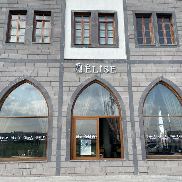 🇹🇷디야르바크르의 가로수길에 새로 문을 연 “Élise restaurant & bar”