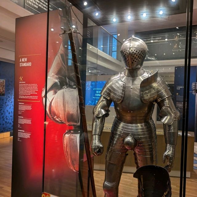 🏰 穿越歷史的武器時空！Leeds皇家軍械博物館的壯觀武器樓梯 🏰