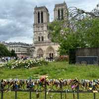 走訪巴黎聖母主教座堂（Cathédrale Notre-Dame de Paris）及莎士比亞書店