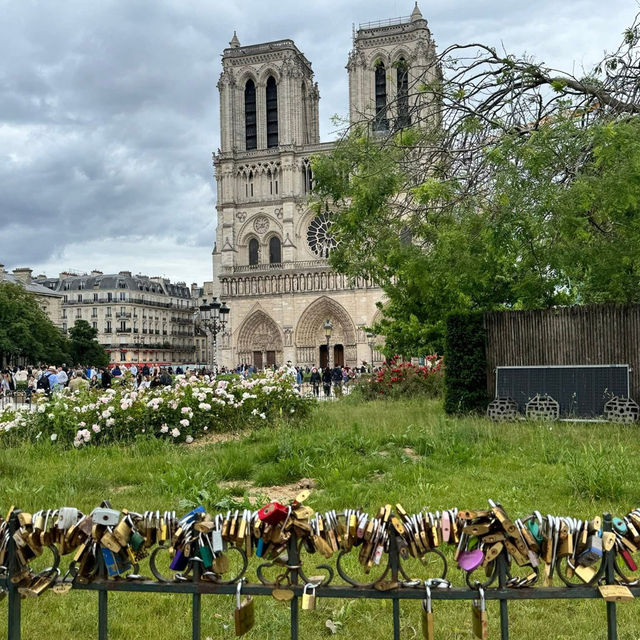 走訪巴黎聖母主教座堂（Cathédrale Notre-Dame de Paris）及莎士比亞書店