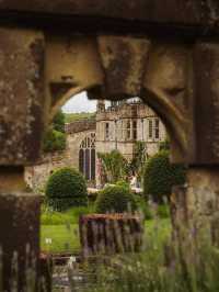 🏰 Haddon Hall – A Timeless Medieval Treasure in the Peak District
