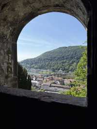Heidelberg Castle: A Majestic Fortress Overlooking the Neckar River 🏰