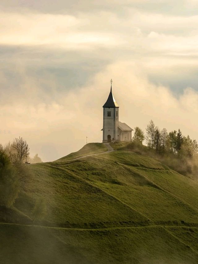 ⛪✨ “Heaven on a Hill: My Sunrise at Jamnik Church” 🌄📸