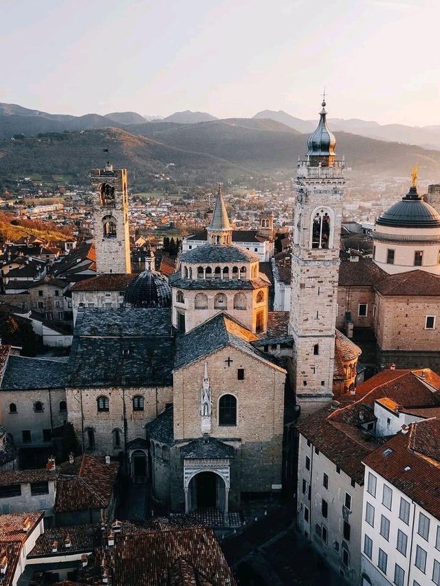 🏰🧡 “Stone Walls & Sky-High Views: My Perfect Day in Bergamo” 🇮🇹