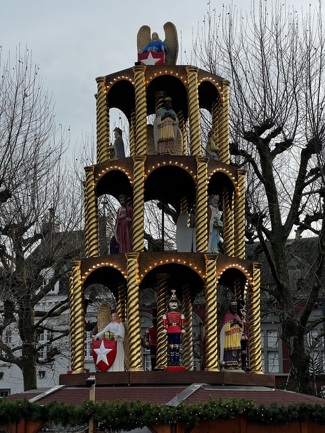 🎄✨ Maastricht Weihnachtsmarkt – Where Christmas Dreams Come to Life 🎁⛸️  