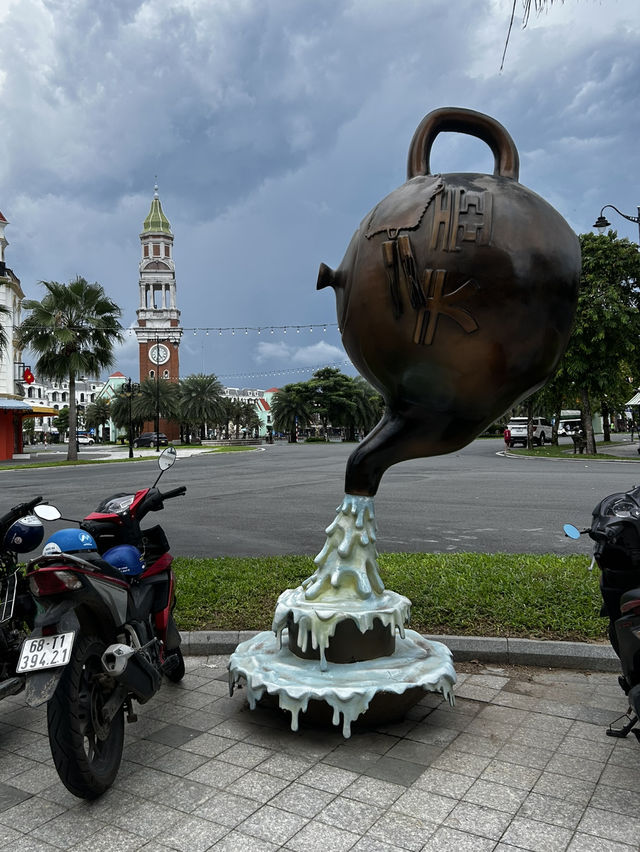 Funny monument u can meet walking in Phu Quok Funny monument u can meet walking in Phu Quok